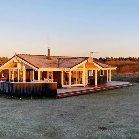 Дом отдыха Calm Holiday In Harboore With Sauna